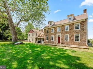 290 Foxcroft Dr, Ivyland, PA 18974