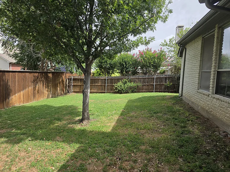 2717 Cliffwood Dr — Photo 4