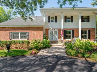 100 Stirrup Ln, Burr Ridge, IL 60527