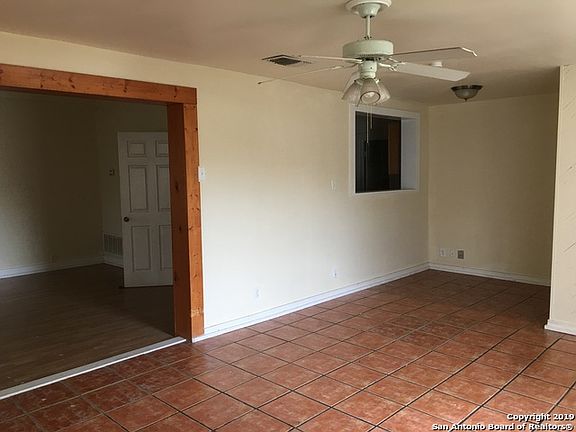 3rd image of 601 Petersburg St