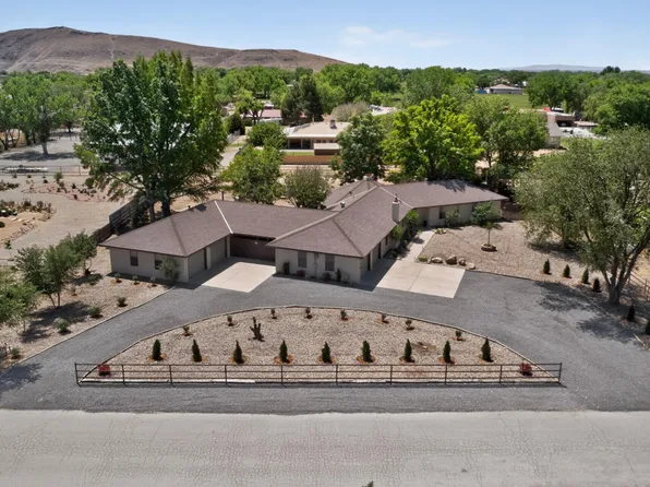6 Shady Ln, Los Lunas, NM 87031