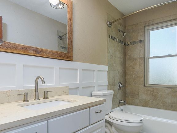 5th image of 1707 Hayselton Dr