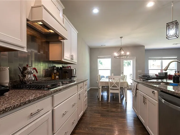 302 Pebblestone Ln — Photo 11