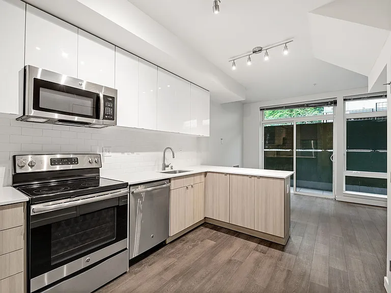 Welcome to Dexter Hayes! Modern convenience with exceptional views! — Photo 54
