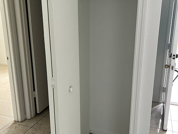 4th image of 1213 Upstreet Ct