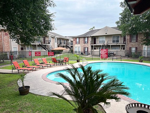 Rest. Relax. Recharge. Do it all at Oaks of Wimbledon.