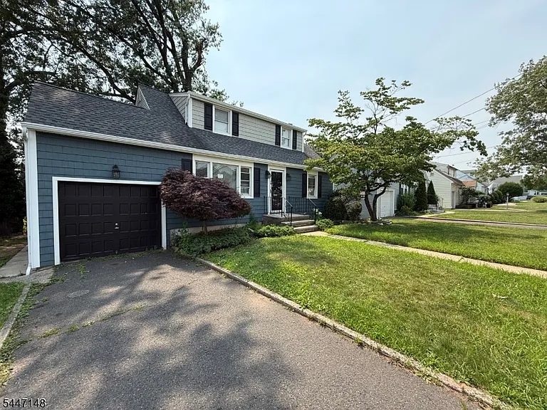 2514 Jackson Ave — Photo 2