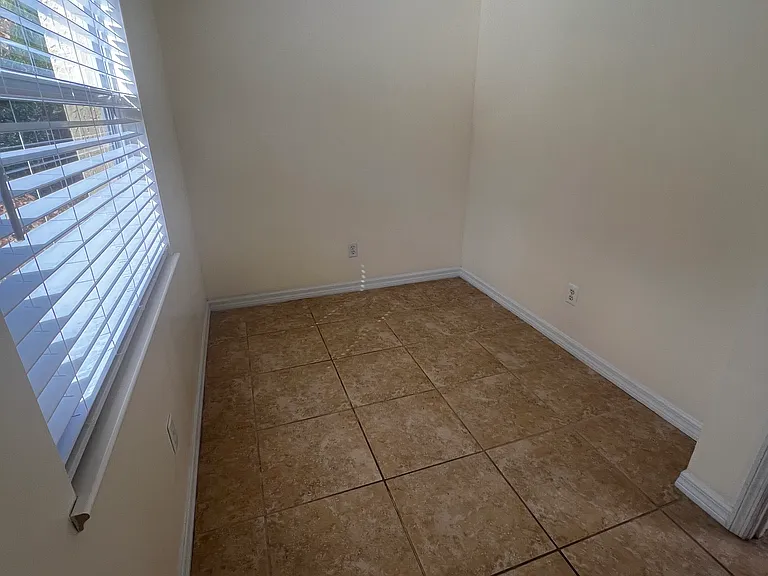 11195 Roseland Rd #1 — Photo 10