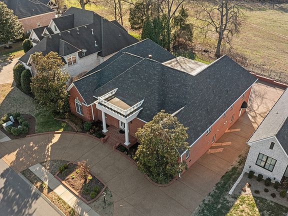 2nd image of 71 Blue Ridge Trce