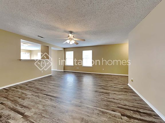 3rd image of 324 Summer Tree Dr