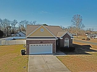 913 Hidden Oasis Dr, Fayetteville, NC 28312
