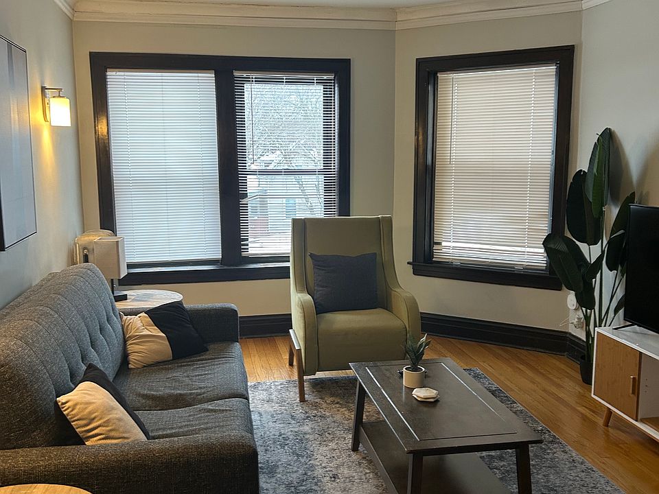 1st image of 1911 W Larchmont Ave APT 2A