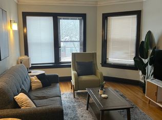 1911 W Larchmont Ave APT 2A, Chicago, IL 60613