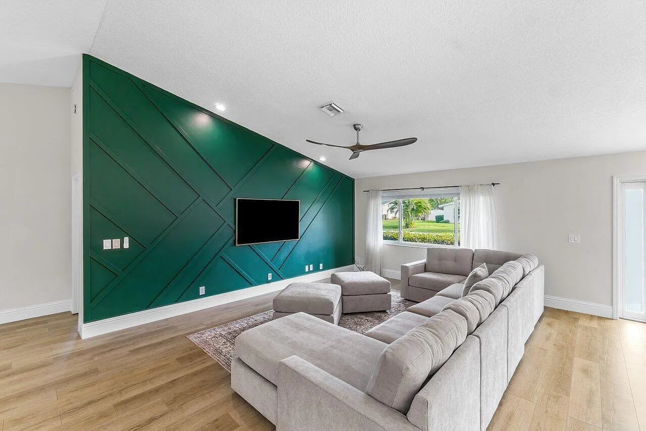 4 bed, 2.0 bath, 1874 sqft, $4,500 — Photo 2
