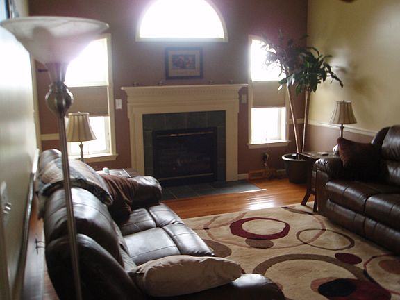 Living Room (10' ceiling)