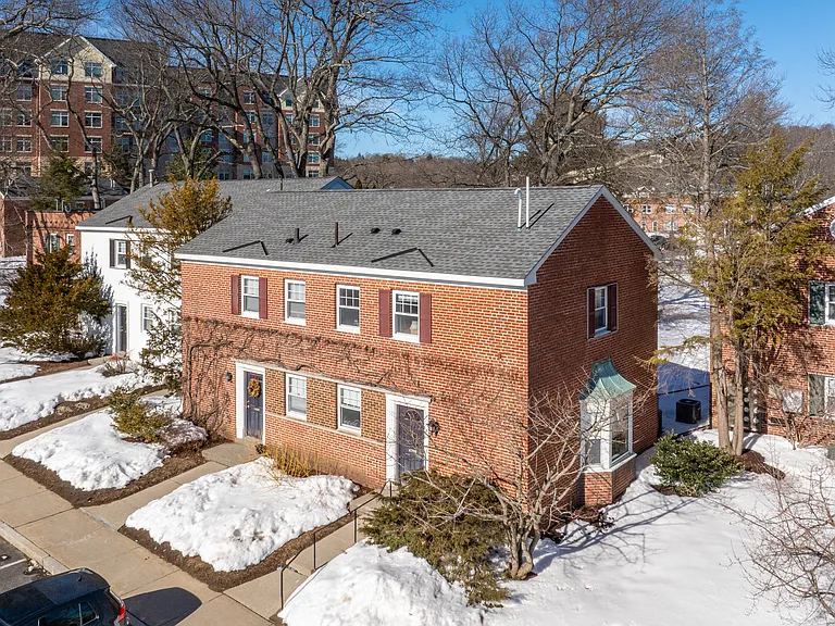 239 Gerry Rd — Photo 37