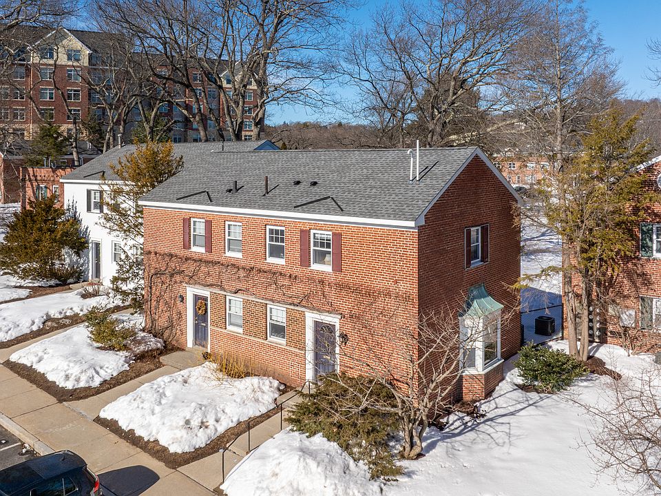 1st image of 83 Thornton Rd