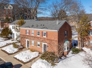 83 Thornton Rd, Chestnut Hill, MA 02467