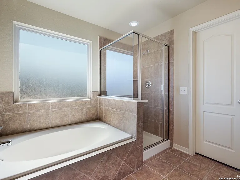 105 Fischer Dr — Photo 13