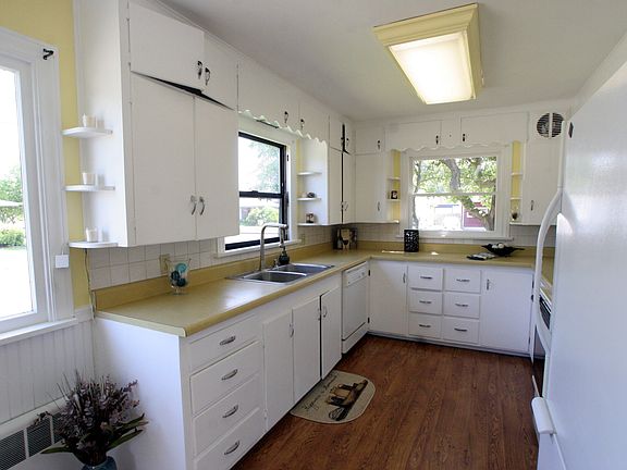5th image of 307 Turner St NE