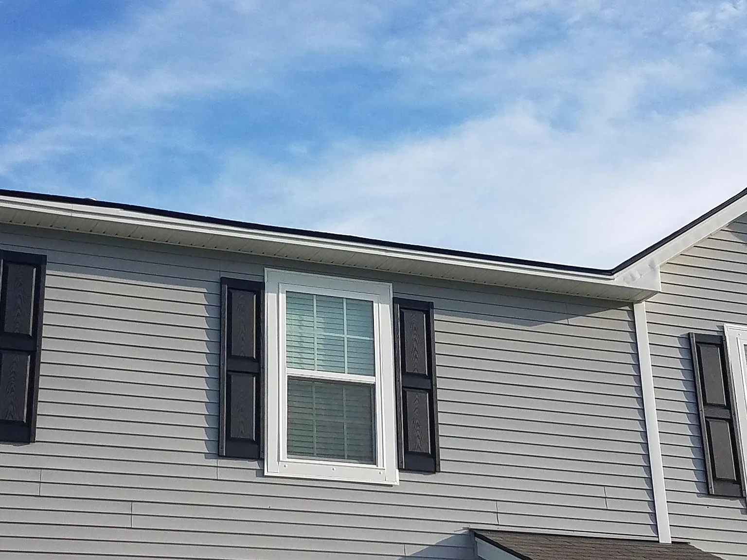 5 bed, 2800 sqft, $2,700 — Photo 2