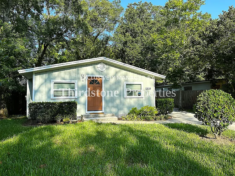 1228 Neva St — Photo 1