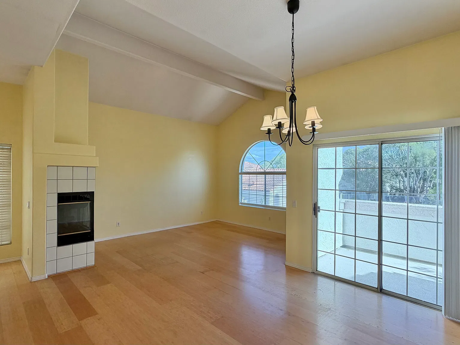 2 bed, 1001 sqft, $2,648 — Photo 4