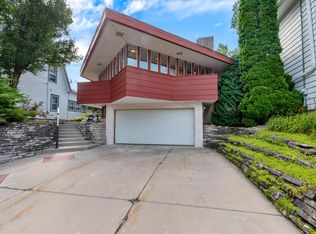 312 Park Ave, Pewaukee, WI 53072