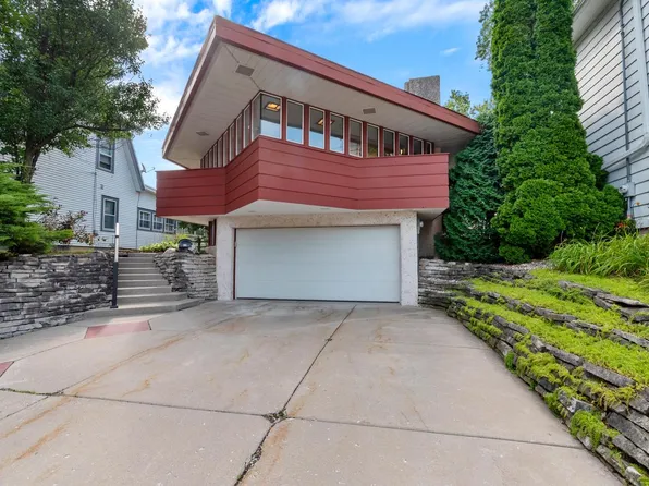 312 Park AVENUE, Pewaukee, WI 53072