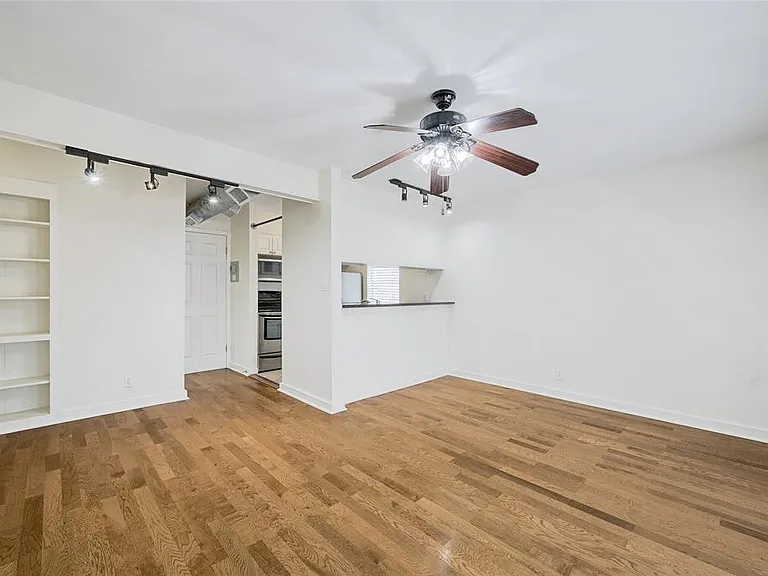 1510 W 6th St #212 — Photo 7