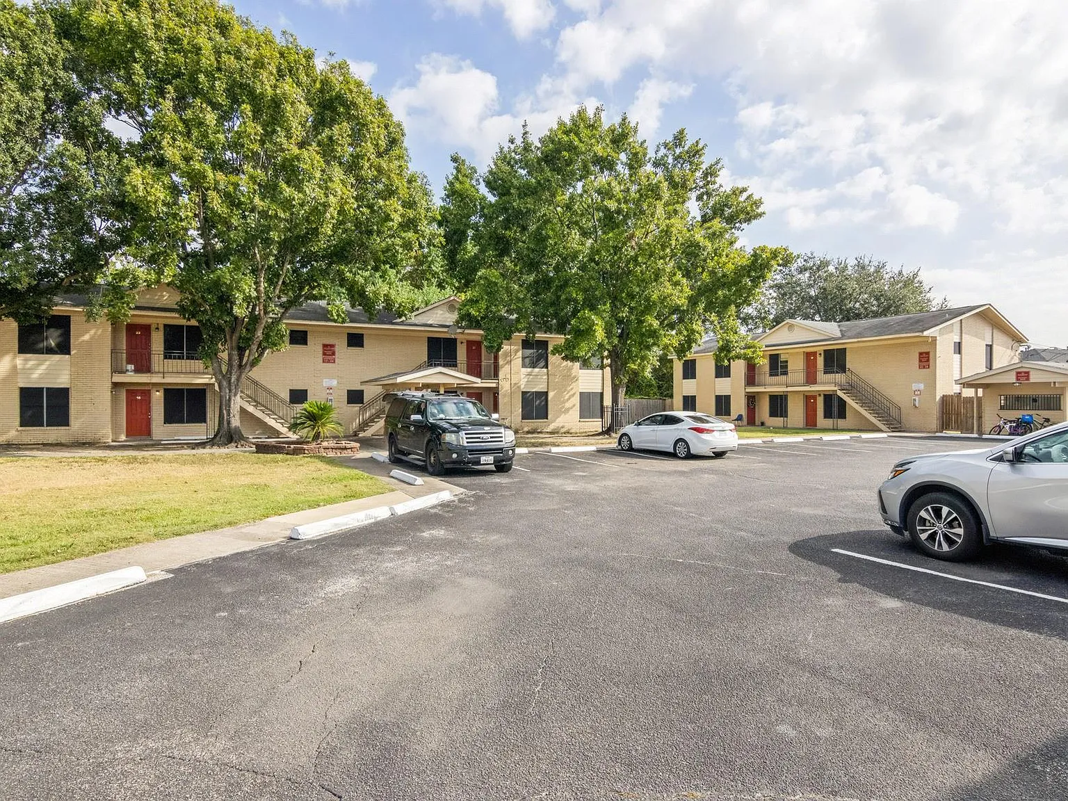 2 bed, 6432 sqft, $1,050 — Photo 4