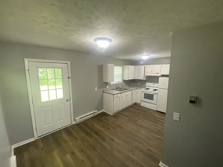 100 Hayes Ct — Photo 4