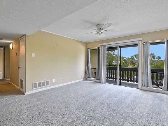 5th image of 40 Club House Dr APT 207