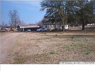 2nd image of 1345 Sycamore Rd
