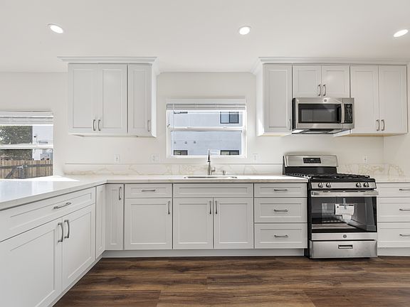 5th image of 1443 W 36th Pl