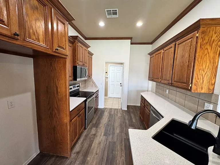 2345 Bradford Ave — Photo 7