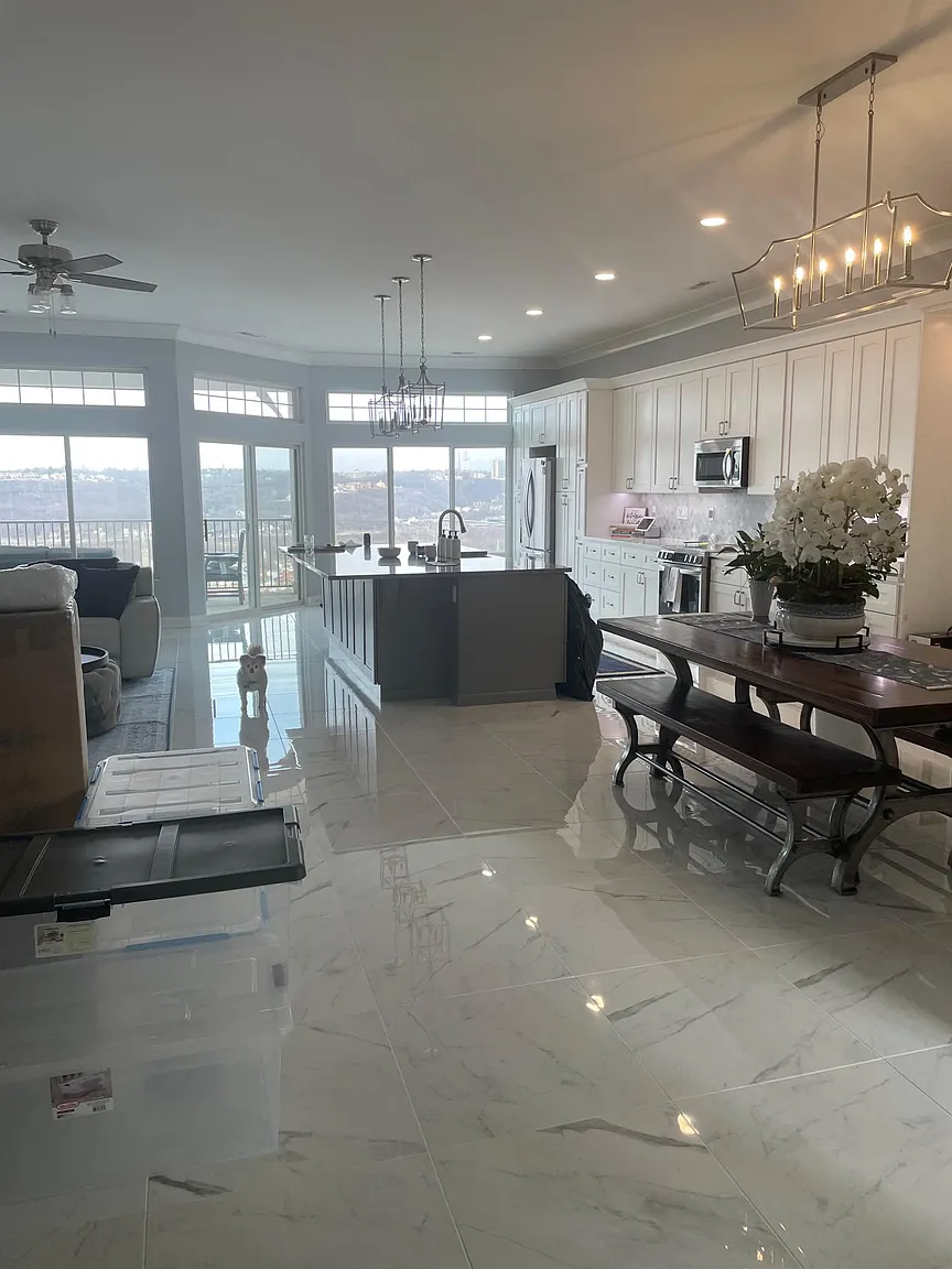 360 Riverbend Dr photo 1
