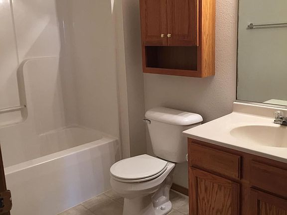 5th image of 8 Toms Dr APT 04