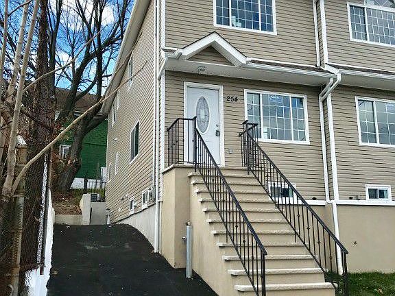 4th image of 254 York Ave