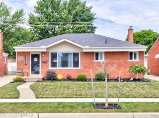 22007 Visnaw St, Saint Clair Shores, MI 48081