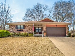 2351 Rockyglen Dr, Dallas, TX 75228