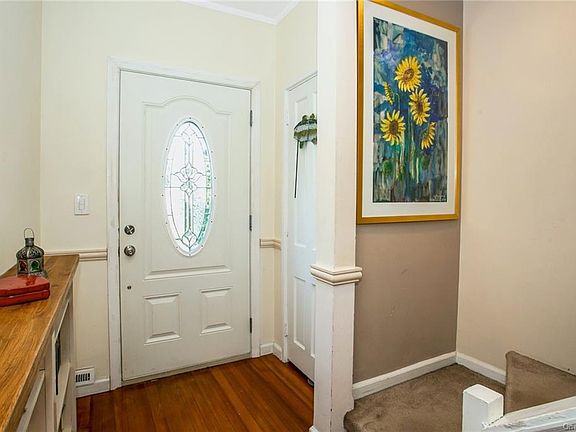 4th image of 126 Rosehill Ave