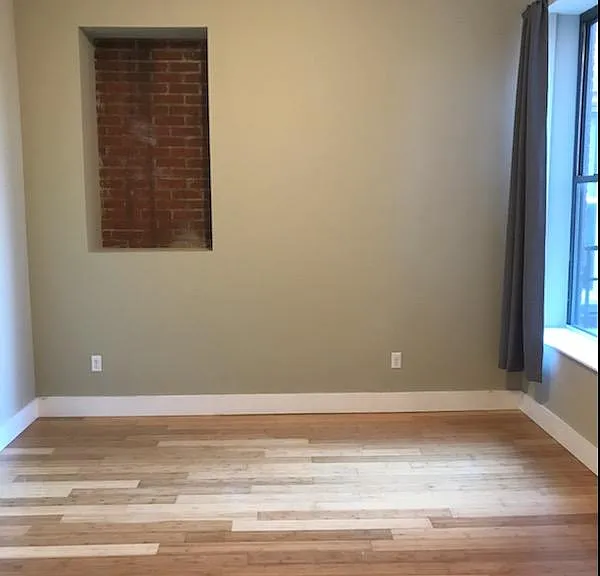 2733 Woodburn Ave #303 — Photo 12