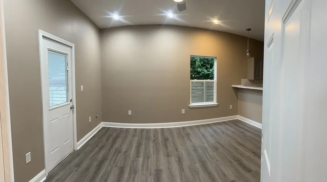 2306 Carrollton Ave — Photo 3