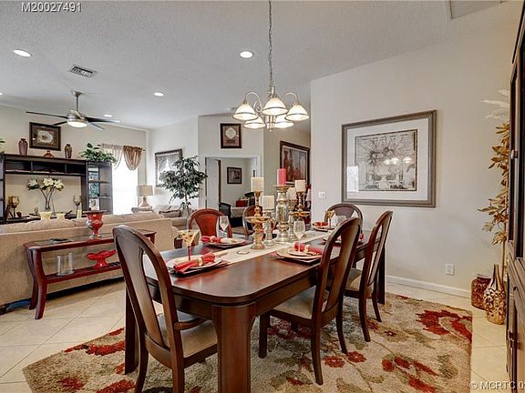 5th image of 332 NW Shoreline Cir