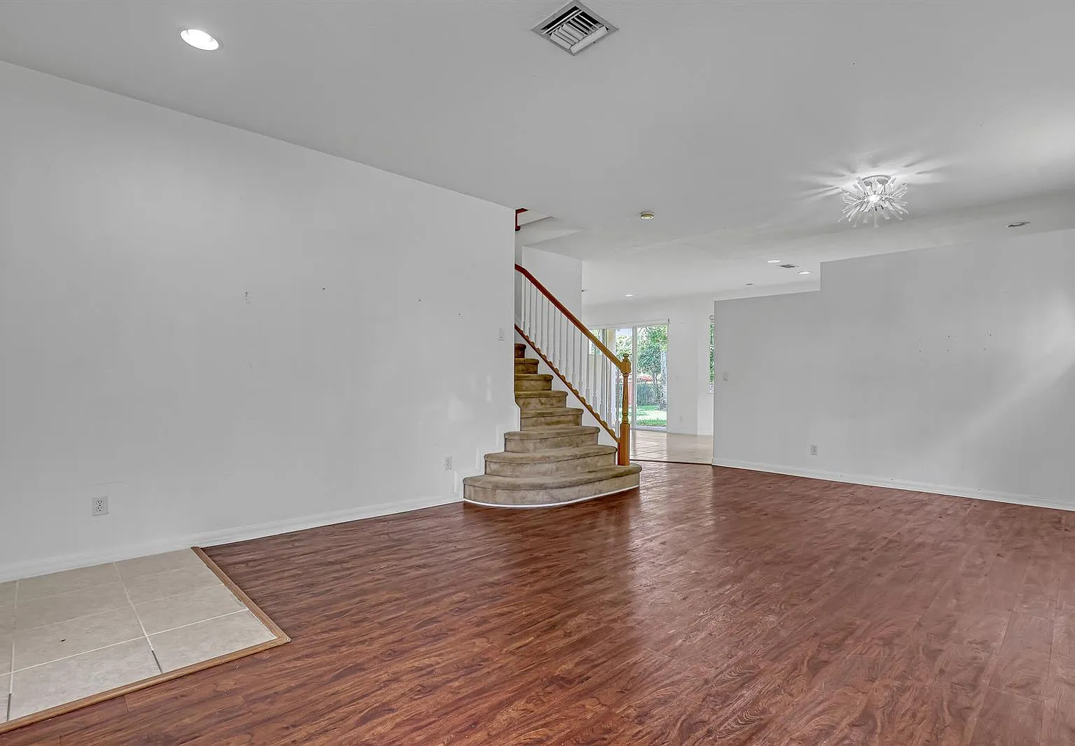4 bed, 2.5 bath, $3,000 — Photo 2