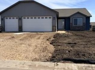 1445 Cullen St, Saint Peter, MN 56082