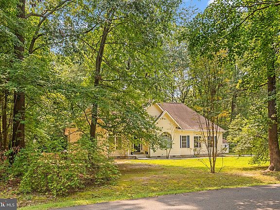 3rd image of 112 Stratford Cir