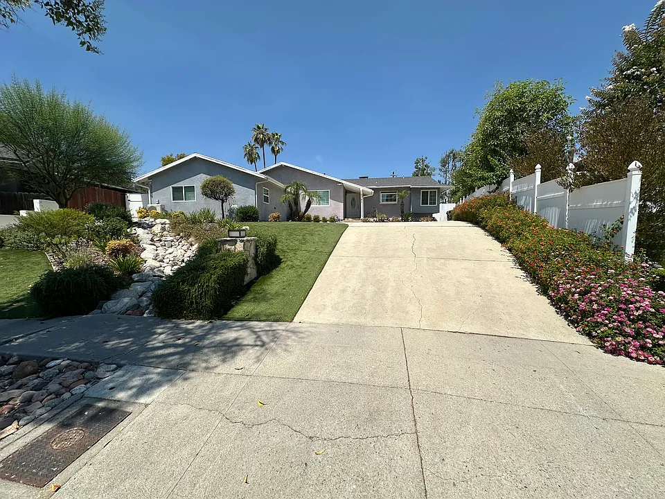 5741 Larryan Dr