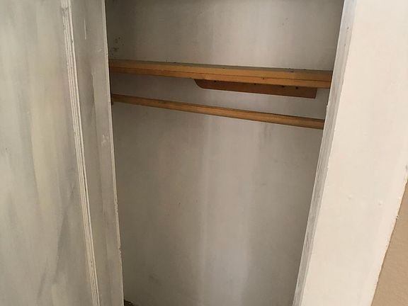 5th image of 1318 Evans Ave